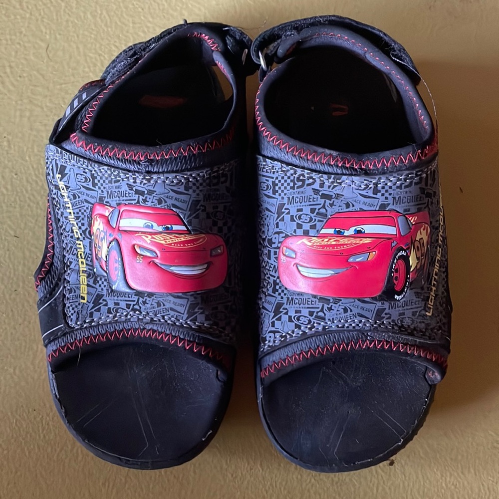 Disney/Pixar Cars ⚡️ 🚗 Lightning McQueen Sandals Kids 12/1 (toddler/little kid)